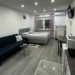 Edwin Apartment *
