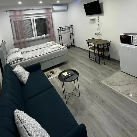 Edwin Apartment *