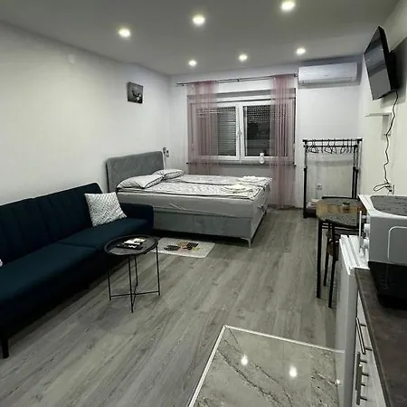 Edwin Apartman *